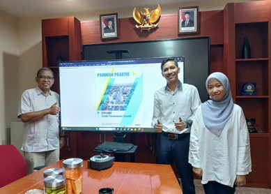 Kegiatan Penelaahan Pedoman Praktik Studio Kurikulum Baru FST UT