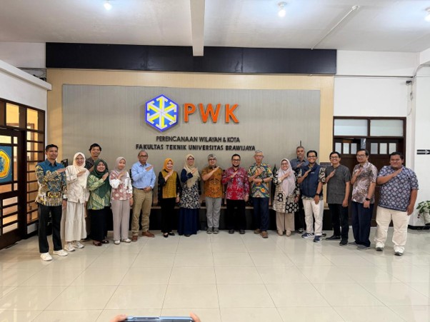 Foto Bersama Delegasi PWK UT dan PWK UB